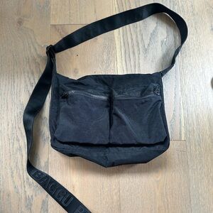 BAGGU Medium Cargo Crossbody in Azalea Pink